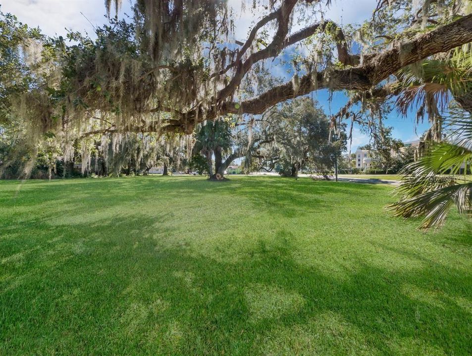 For Sale: $2,995,000 (1.07 acres)