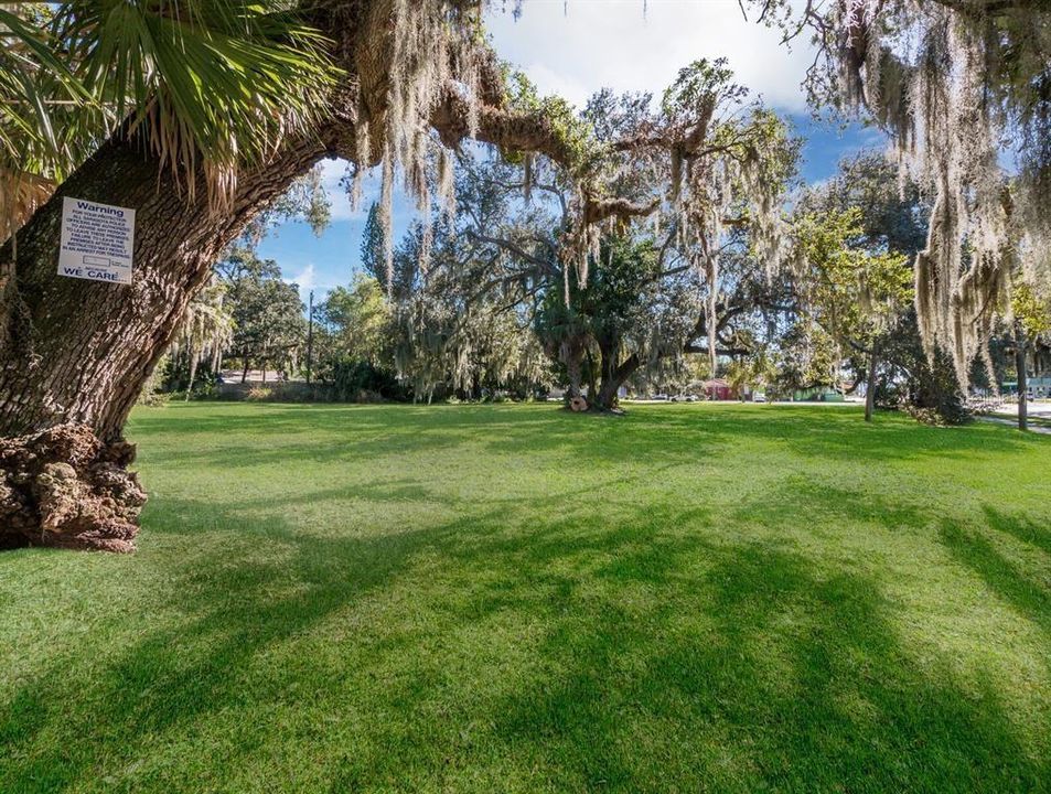 For Sale: $2,995,000 (1.07 acres)