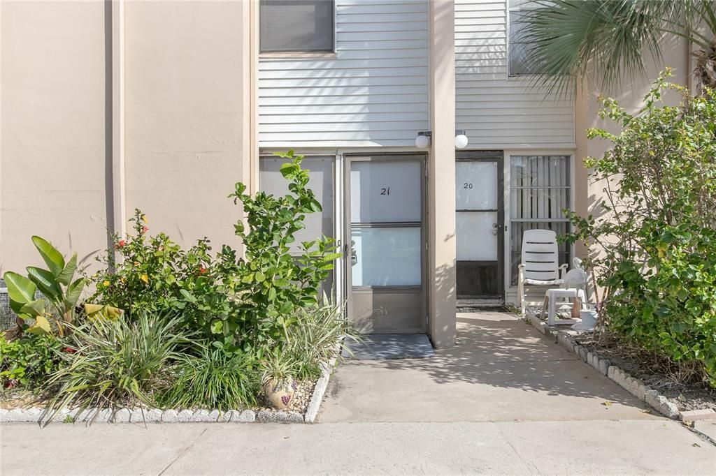For Sale: $165,000 (2 beds, 2 baths, 1252 Square Feet)