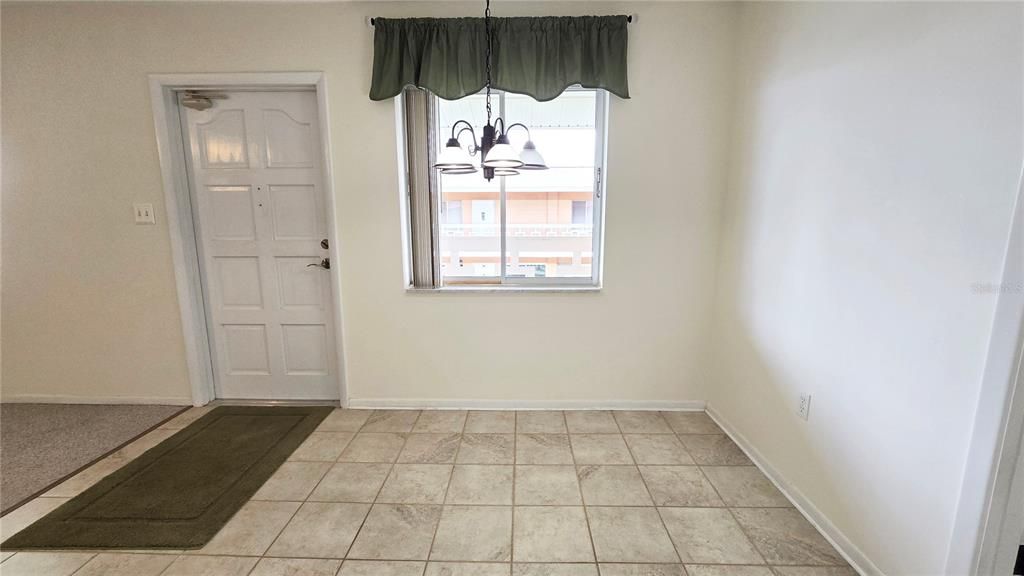 For Sale: $142,500 (2 beds, 2 baths, 896 Square Feet)