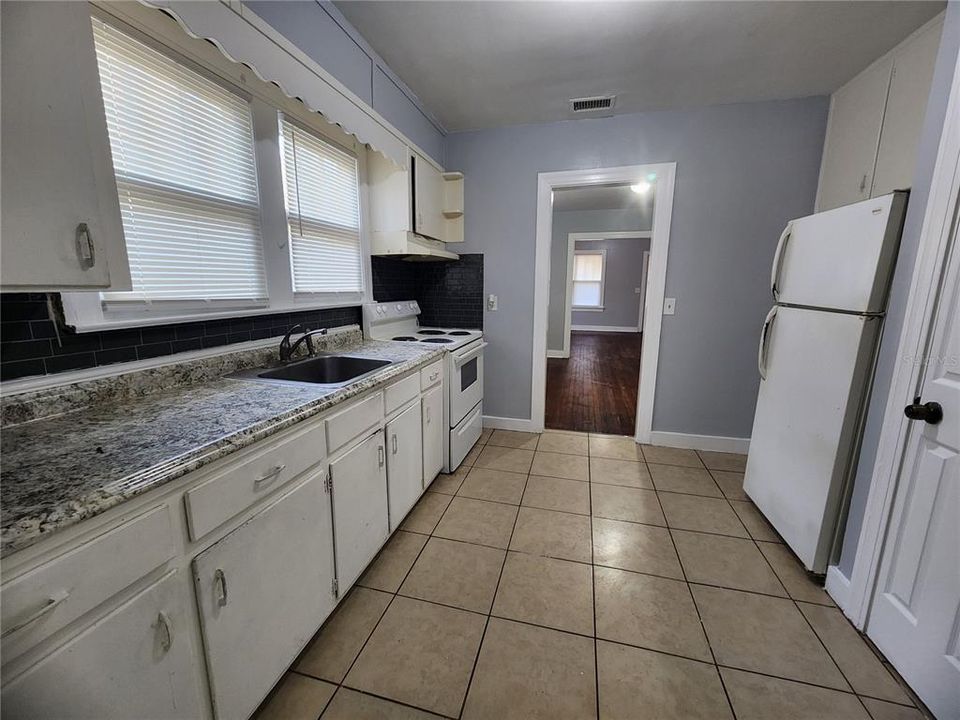 Recently Rented: $1,175 (3 beds, 1 baths, 1158 Square Feet)