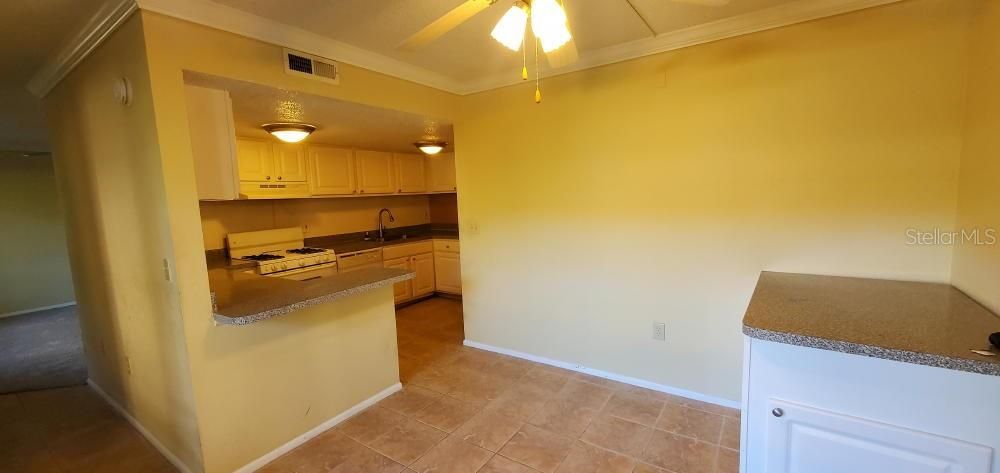 For Sale: $114,900 (2 beds, 1 baths, 992 Square Feet)