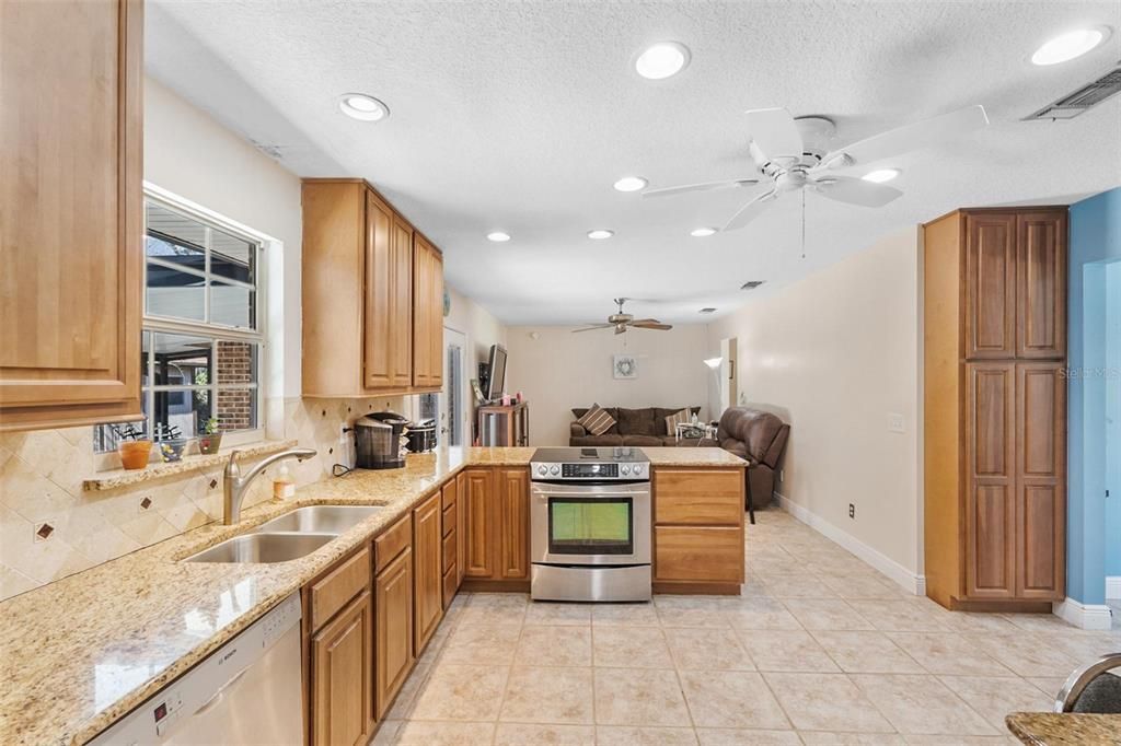 Recently Sold: $495,000 (3 beds, 2 baths, 1472 Square Feet)