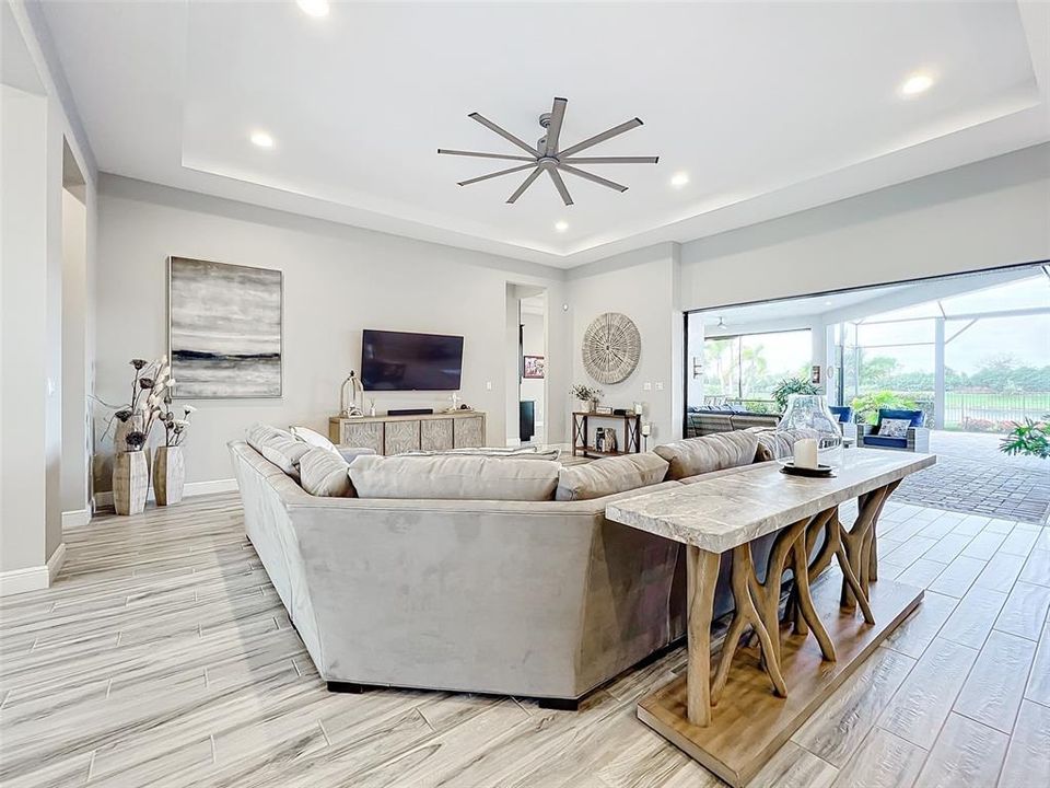 Active With Contract: $1,399,500 (3 beds, 3 baths, 2932 Square Feet)