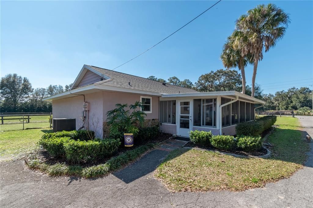 For Sale: $595,000 (3 beds, 2 baths, 1664 Square Feet)