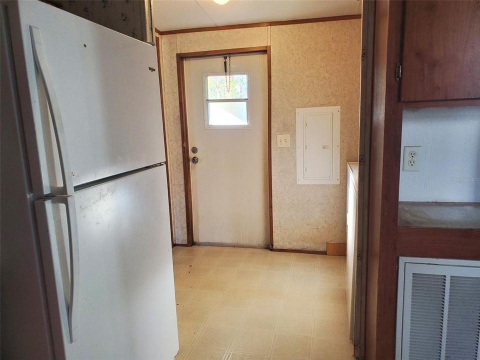 For Sale: $150,000 (3 beds, 2 baths, 1216 Square Feet)