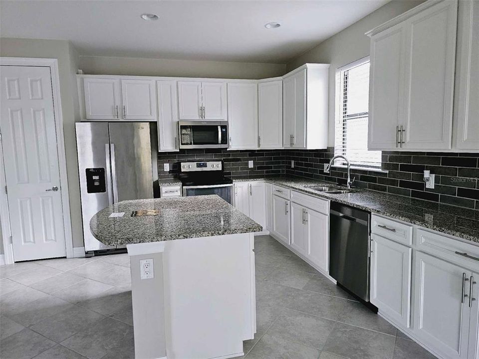 For Sale: $378,500 (3 beds, 2 baths, 1688 Square Feet)