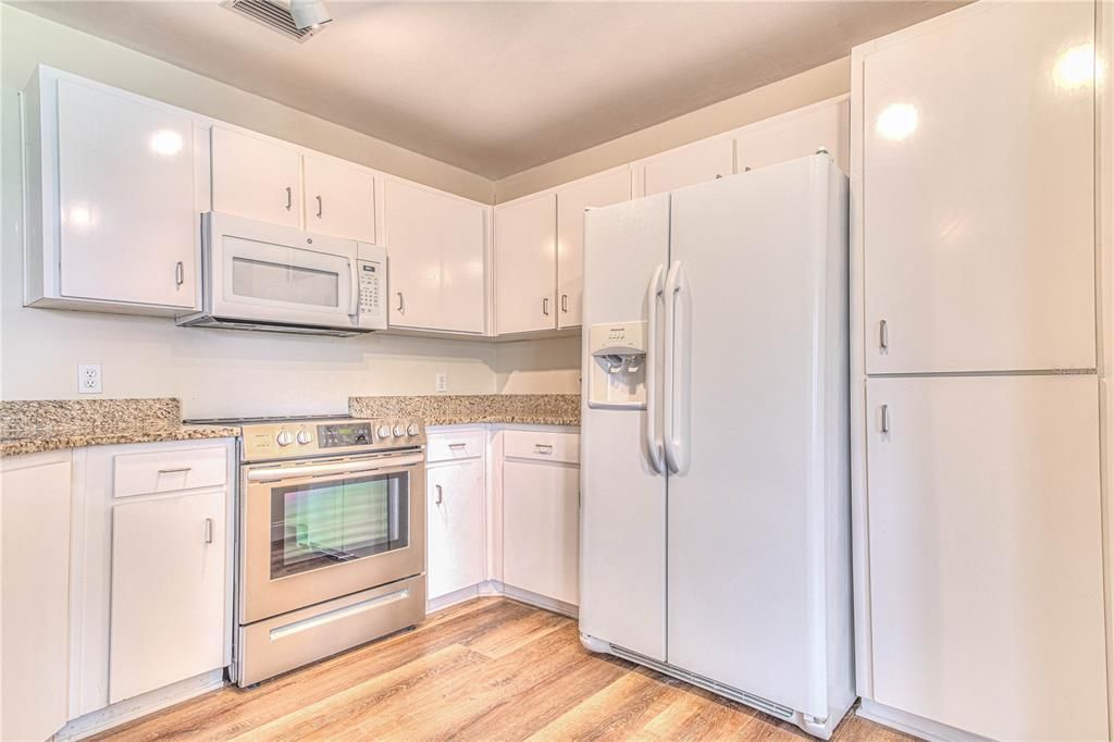 For Sale: $379,900 (2 beds, 2 baths, 1759 Square Feet)