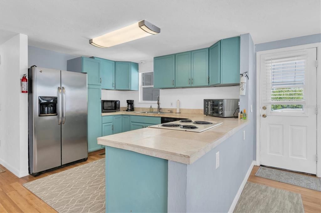 Active With Contract: $329,000 (2 beds, 2 baths, 1050 Square Feet)