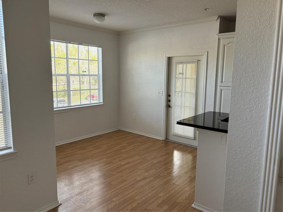 Active With Contract: $164,990 (1 beds, 1 baths, 854 Square Feet)