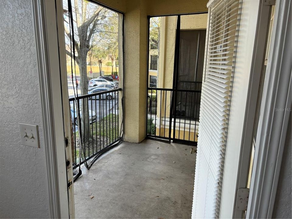 Active With Contract: $164,990 (1 beds, 1 baths, 854 Square Feet)