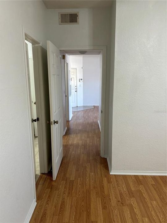 Active With Contract: $164,990 (1 beds, 1 baths, 854 Square Feet)