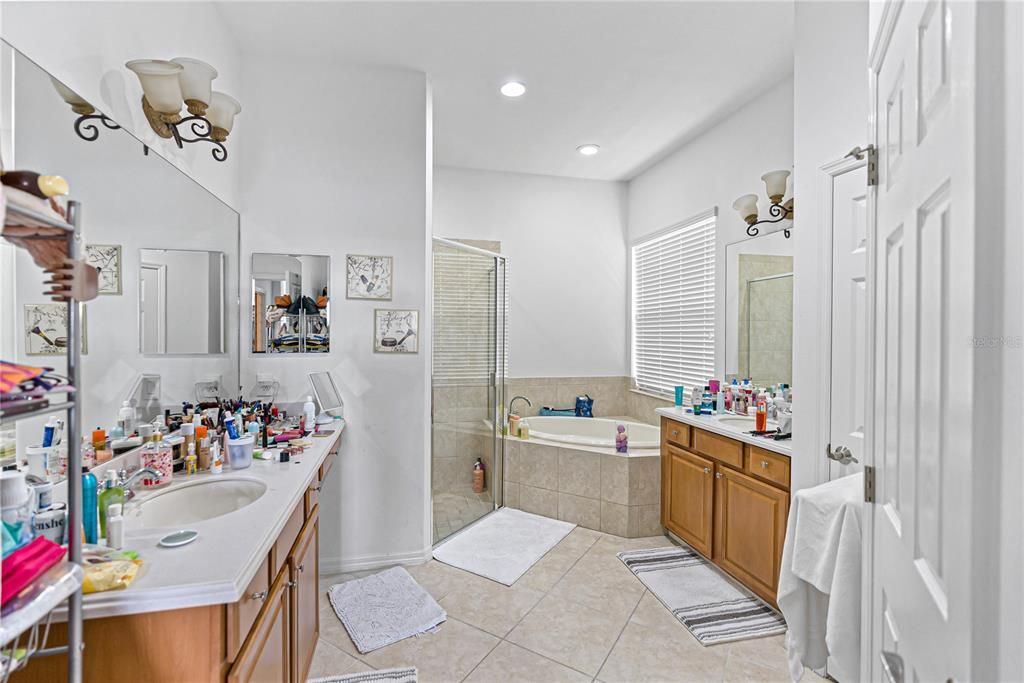 Active With Contract: $5,000 (5 beds, 2 baths, 3057 Square Feet)