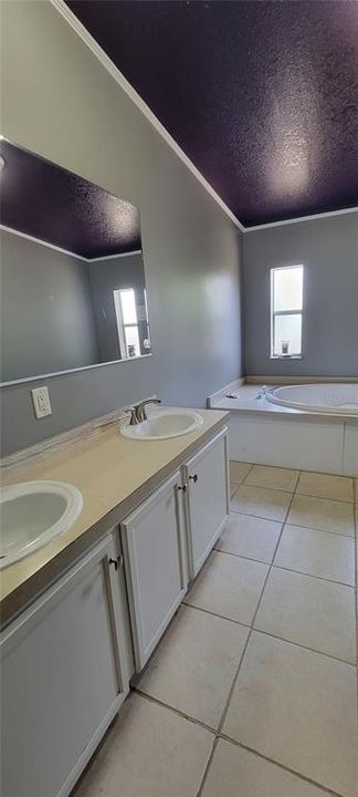 For Rent: $2,075 (4 beds, 2 baths, 1701 Square Feet)