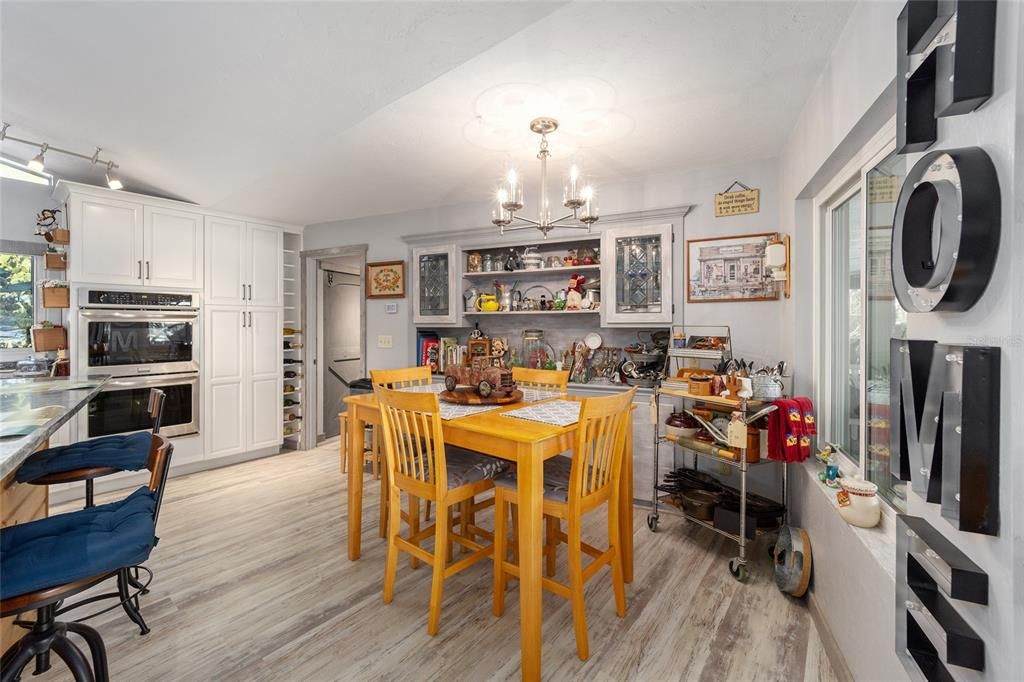 Recently Sold: $495,000 (2 beds, 2 baths, 1915 Square Feet)