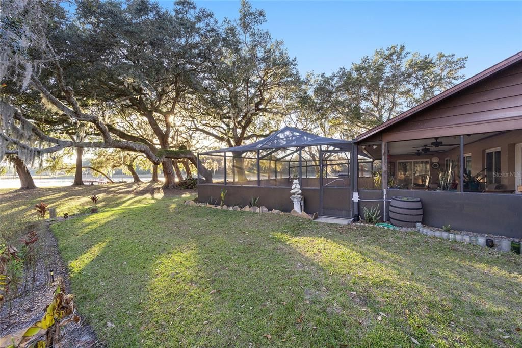 Recently Sold: $495,000 (2 beds, 2 baths, 1915 Square Feet)