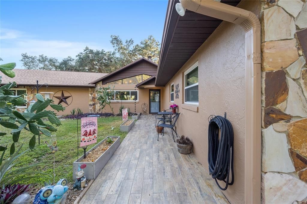 Recently Sold: $495,000 (2 beds, 2 baths, 1915 Square Feet)