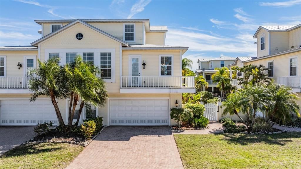 Recently Sold: $1,700,000 (3 beds, 2 baths, 2001 Square Feet)