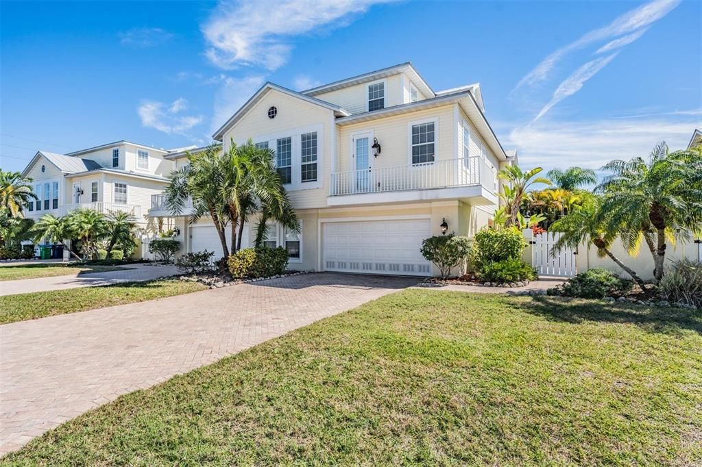 Recently Sold: $1,700,000 (3 beds, 2 baths, 2001 Square Feet)