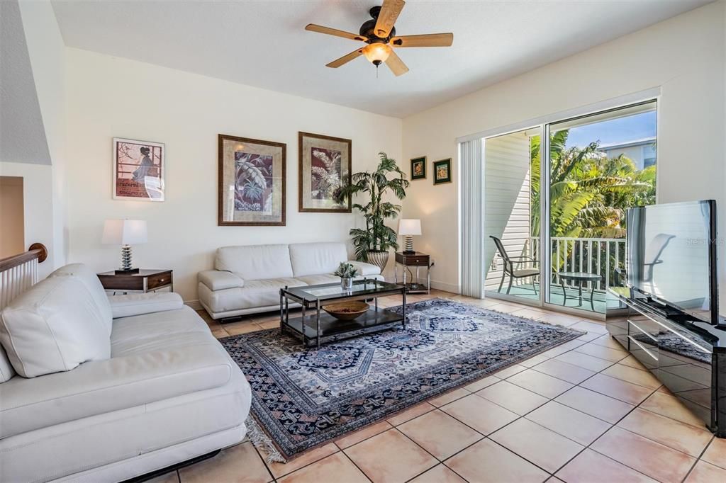 Recently Sold: $1,700,000 (3 beds, 2 baths, 2001 Square Feet)