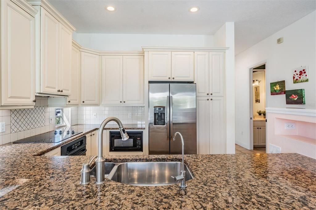 Recently Sold: $1,700,000 (3 beds, 2 baths, 2001 Square Feet)