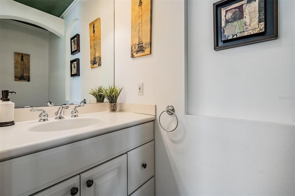 Recently Sold: $1,700,000 (3 beds, 2 baths, 2001 Square Feet)