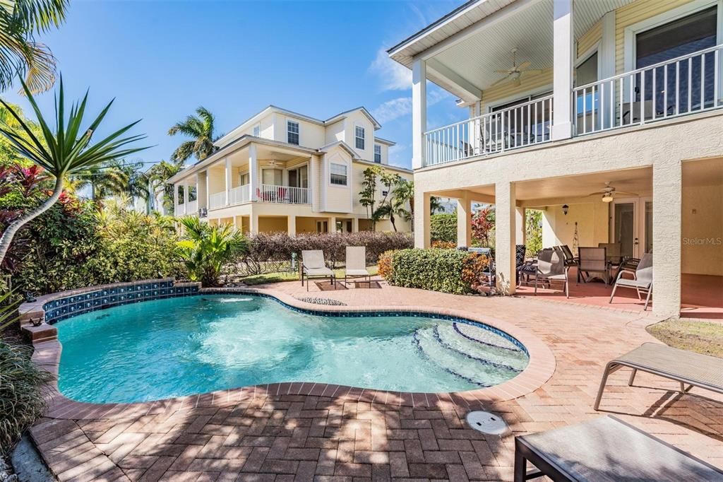 Recently Sold: $1,700,000 (3 beds, 2 baths, 2001 Square Feet)