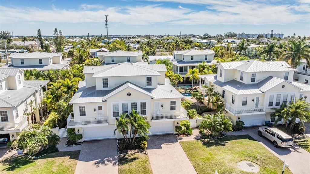 Recently Sold: $1,700,000 (3 beds, 2 baths, 2001 Square Feet)