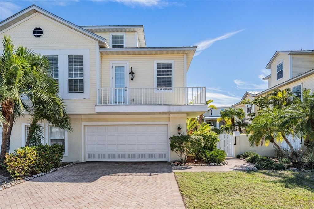 Recently Sold: $1,700,000 (3 beds, 2 baths, 2001 Square Feet)