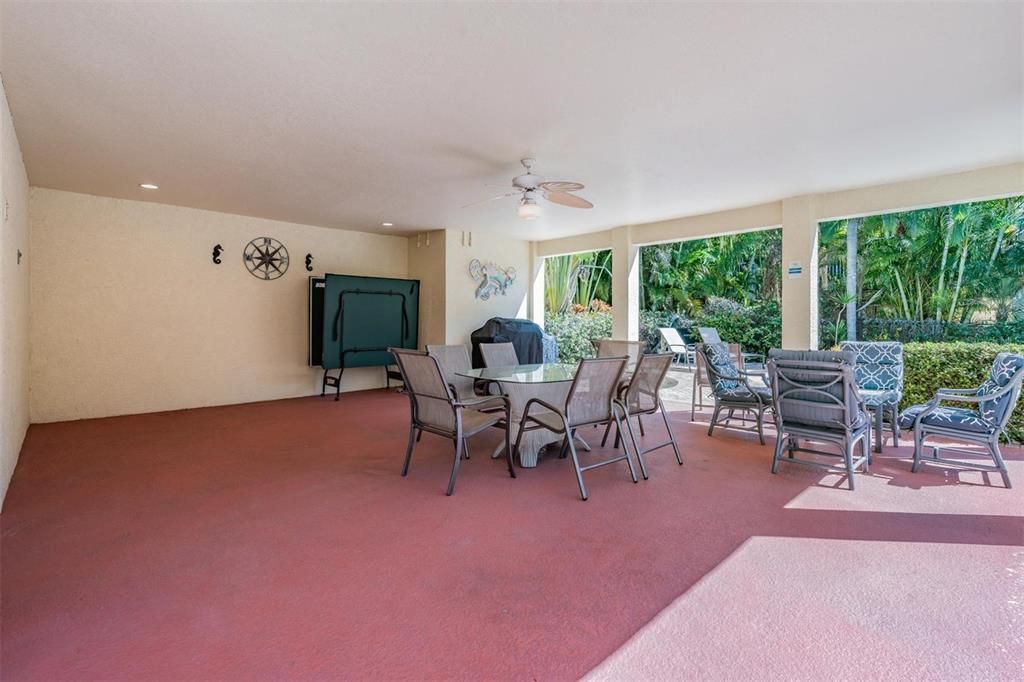 Recently Sold: $1,700,000 (3 beds, 2 baths, 2001 Square Feet)