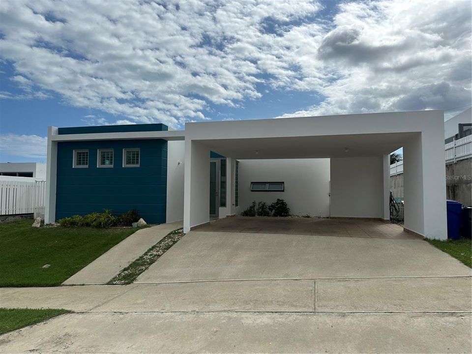 Recently Rented: $2,100 (3 beds, 2 baths, 1700 Square Feet)