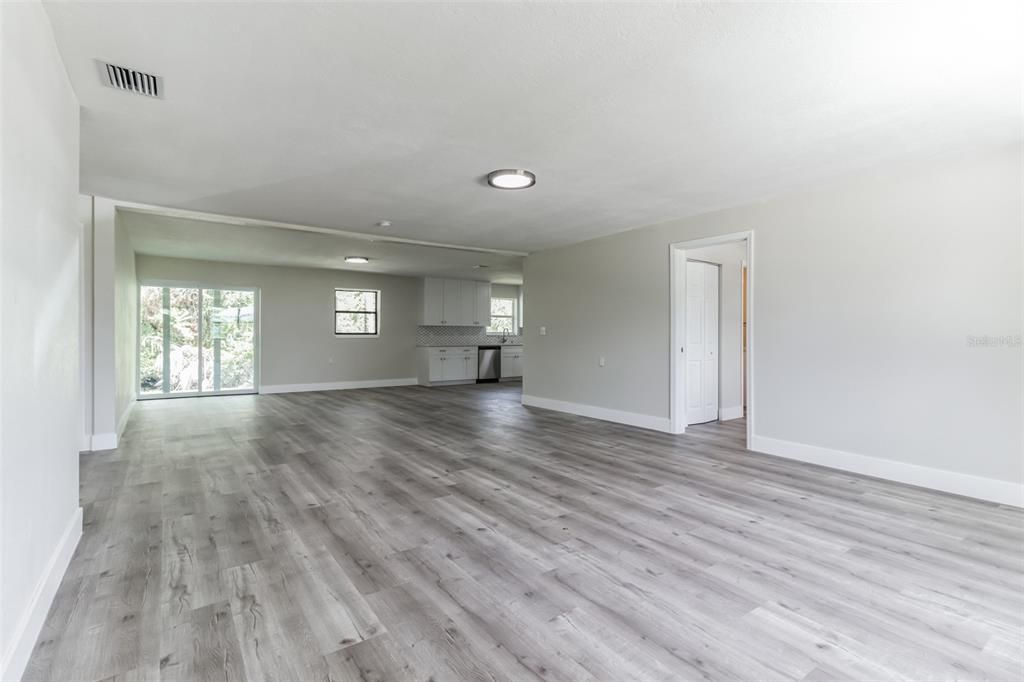 For Sale: $399,900 (3 beds, 2 baths, 1665 Square Feet)