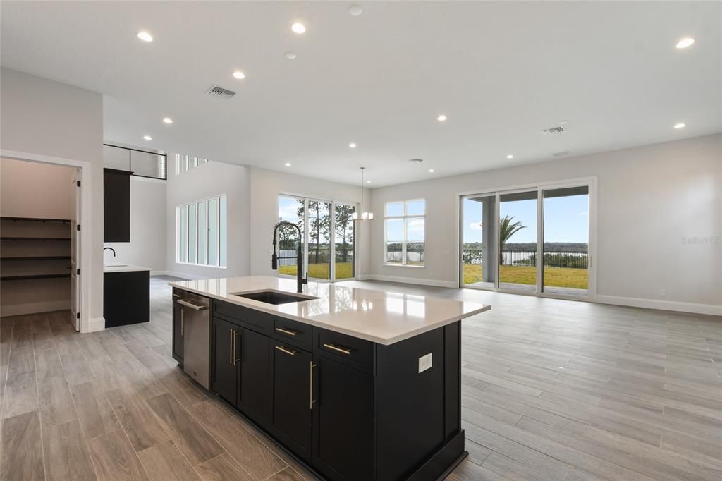 Recently Sold: $2,850,000 (5 beds, 6 baths, 6996 Square Feet)