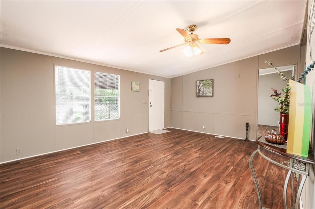 For Sale: $174,900 (3 beds, 2 baths, 1080 Square Feet)