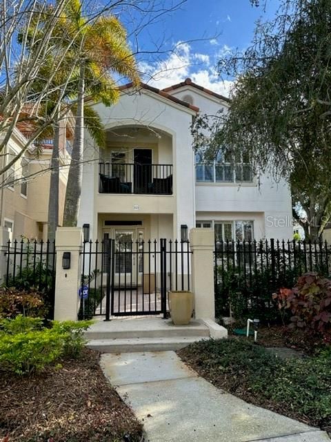 Recently Sold: $1,800,000 (3 beds, 3 baths, 2922 Square Feet)