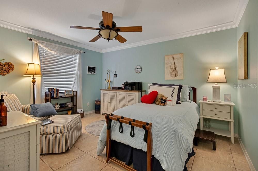 Active With Contract: $149,000 (1 beds, 1 baths, 707 Square Feet)