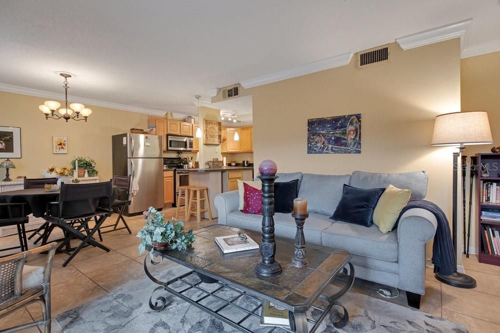 Active With Contract: $149,000 (1 beds, 1 baths, 707 Square Feet)