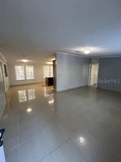 En Venta: $399,000 (3 camas, 2 baños, 2085 Pies cuadrados)