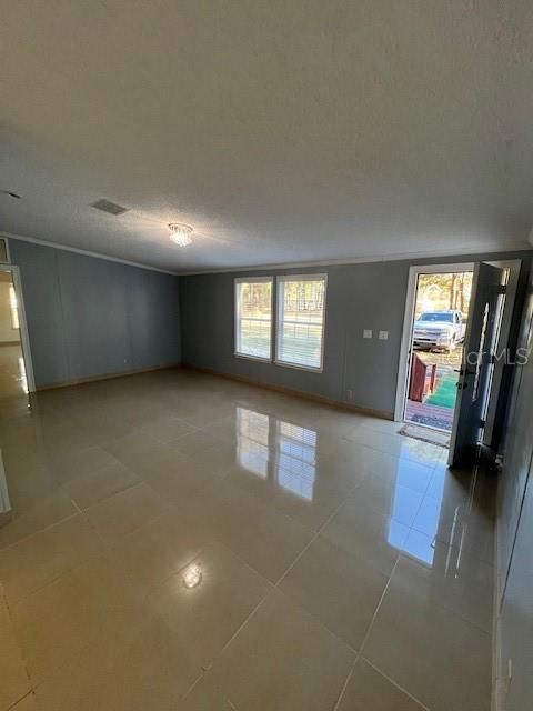 En Venta: $399,000 (3 camas, 2 baños, 2085 Pies cuadrados)