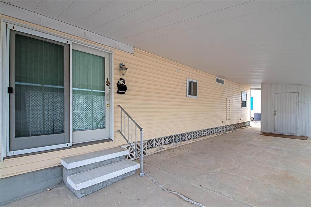 Active With Contract: $214,900 (2 beds, 2 baths, 828 Square Feet)