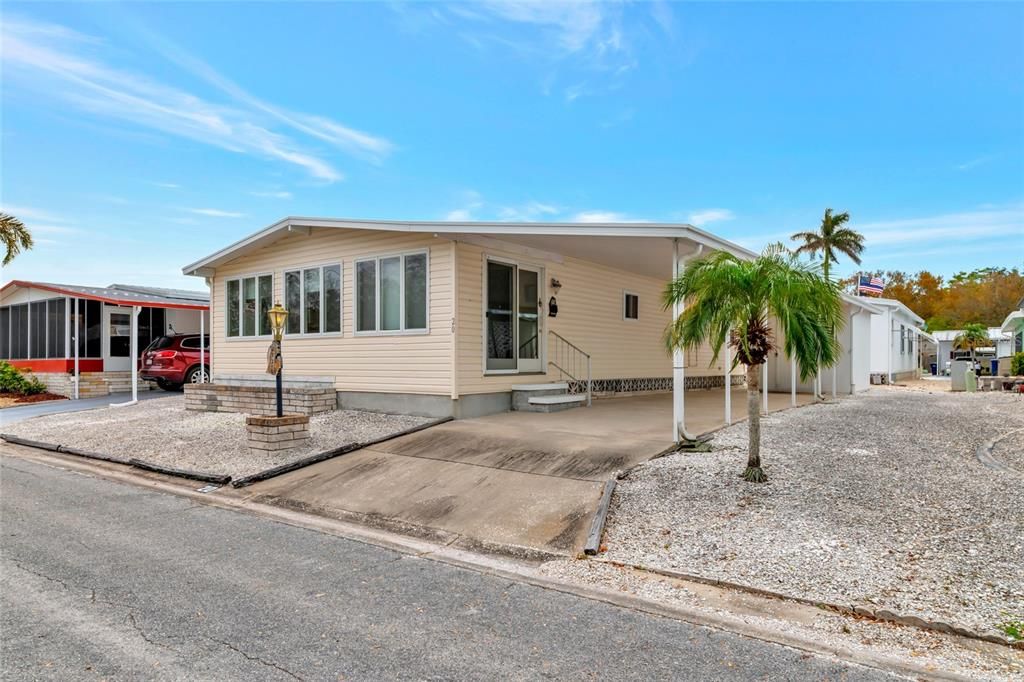 Recently Sold: $214,900 (2 beds, 2 baths, 828 Square Feet)