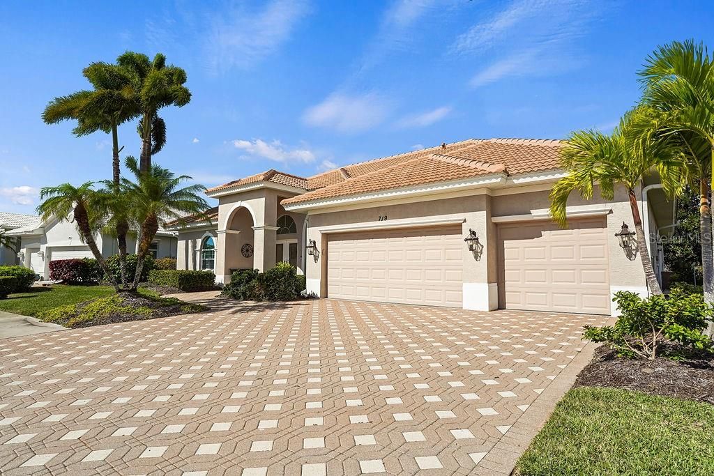 Recently Sold: $735,000 (3 beds, 2 baths, 2409 Square Feet)