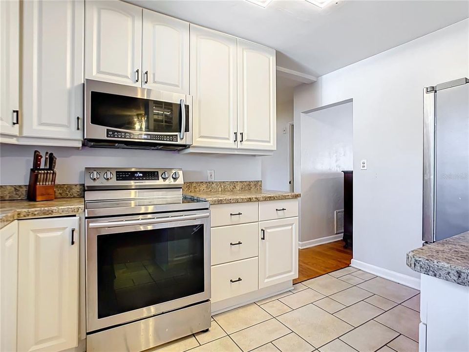 For Rent: $2,700 (3 beds, 2 baths, 1824 Square Feet)