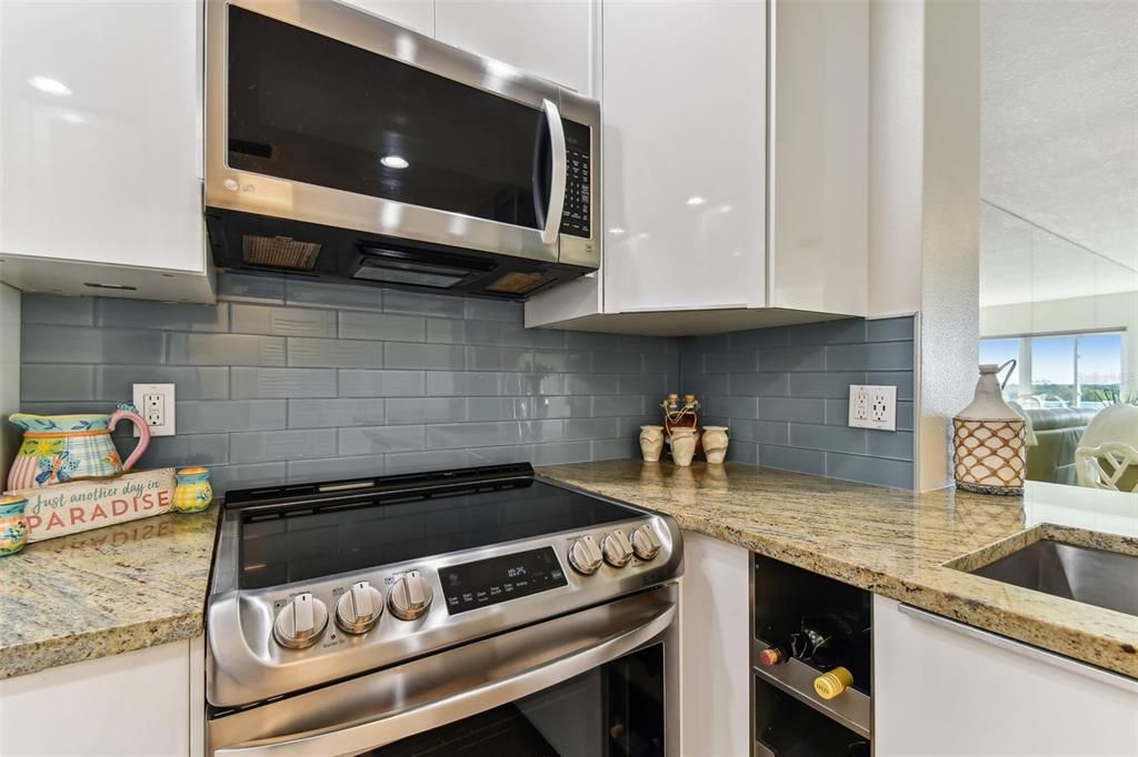For Sale: $350,000 (1 beds, 2 baths, 1050 Square Feet)