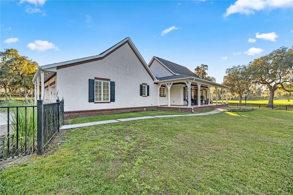 Recently Sold: $2,000,000 (4 beds, 3 baths, 3303 Square Feet)