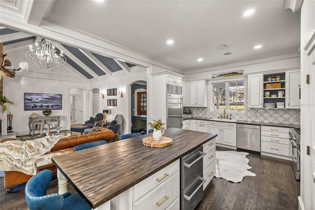 Recently Sold: $2,000,000 (4 beds, 3 baths, 3303 Square Feet)