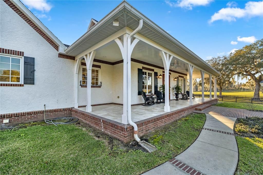 Recently Sold: $2,000,000 (4 beds, 3 baths, 3303 Square Feet)