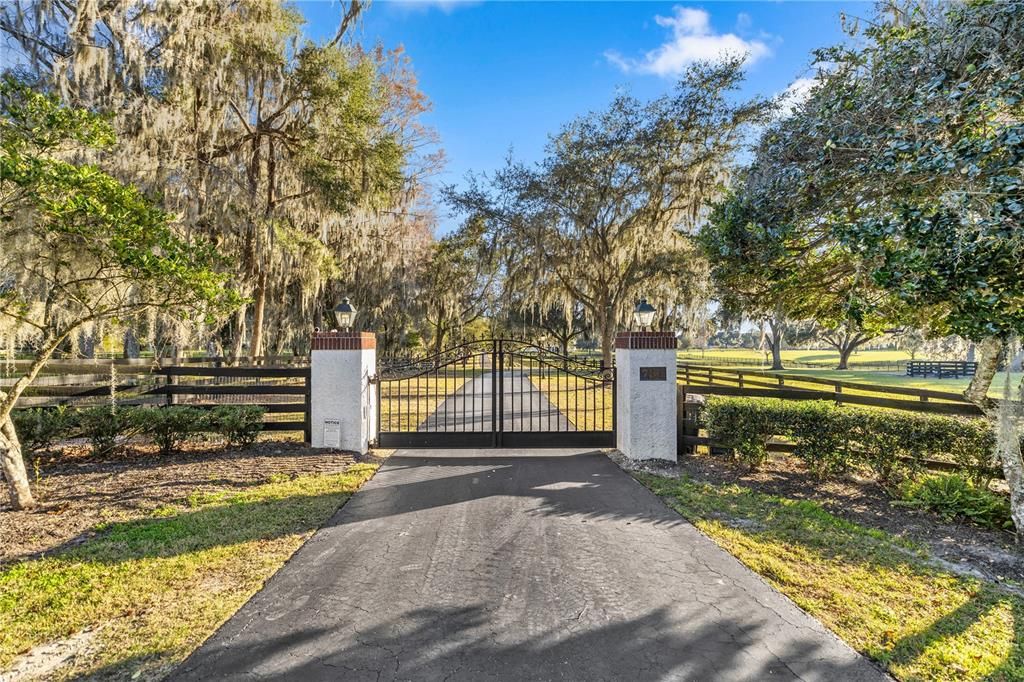 Recently Sold: $2,000,000 (4 beds, 3 baths, 3303 Square Feet)