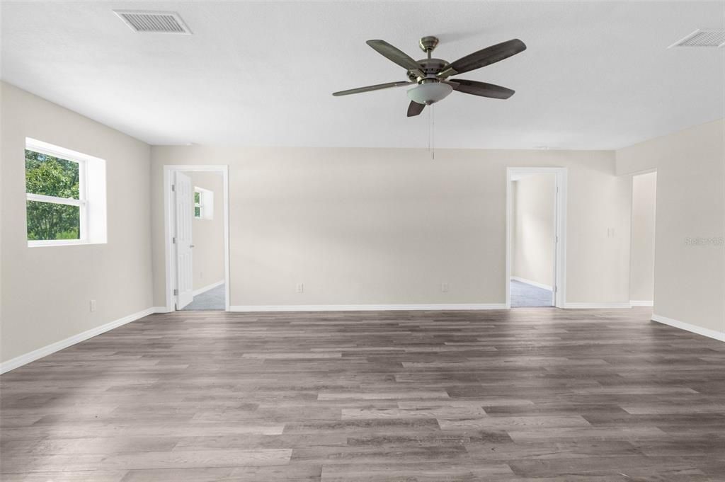 Active With Contract: $324,900 (3 beds, 2 baths, 1760 Square Feet)
