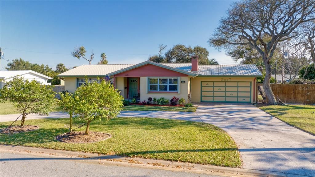 Recently Sold: $430,000 (3 beds, 2 baths, 1649 Square Feet)